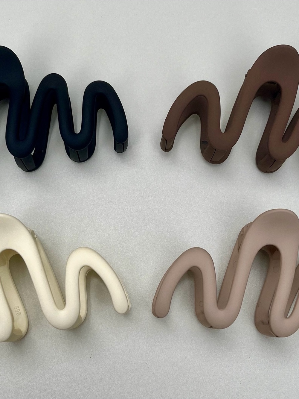 Wavy Matte Hair Claw Clip - Mustard - Picture 2 of 5